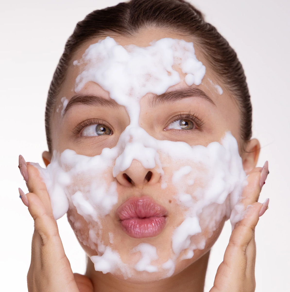 REFRESH & REVITALIZE | LIMPIADOR FACIAL EN ESPUMA